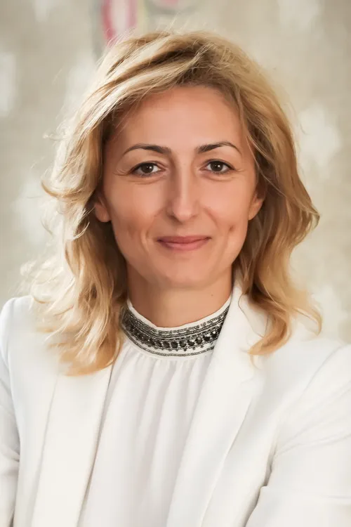Lavinia Dumitrașcu, Director