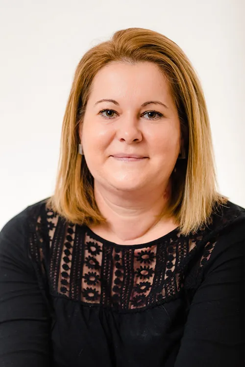 Anca Pîrcălăbescu, Educatoare